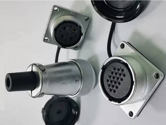 20 пински струјни контакт пински конектор